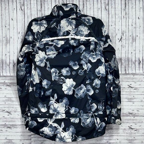 Lululemon Miss Misty Pullover - Picture 2 of 11